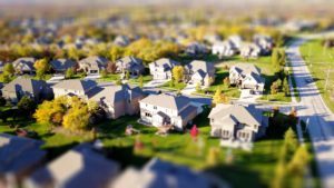 high-angle-shot-of-suburban-neighborhood-1546168 Invertir en Estados Unidos